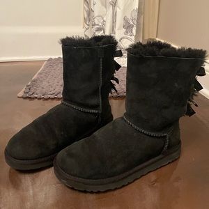 UGG Bailey Bow II Women’s Fur Boot (Size 8).      Good condition - slight wear